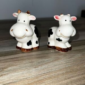Vintage Jouef Originals Cute Happy Cow Salt And Pepper Shakers White Black Sweet